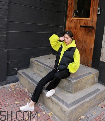 羽絨馬甲怎么搭配好看？羽絨馬甲搭配圖片