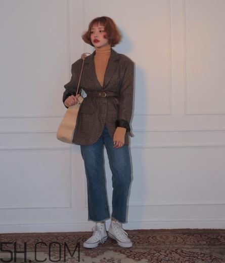 駝色內(nèi)搭配什么外套？駝色內(nèi)搭怎么搭配外套？