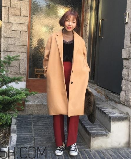 駝色內(nèi)搭配什么外套？駝色內(nèi)搭怎么搭配外套？