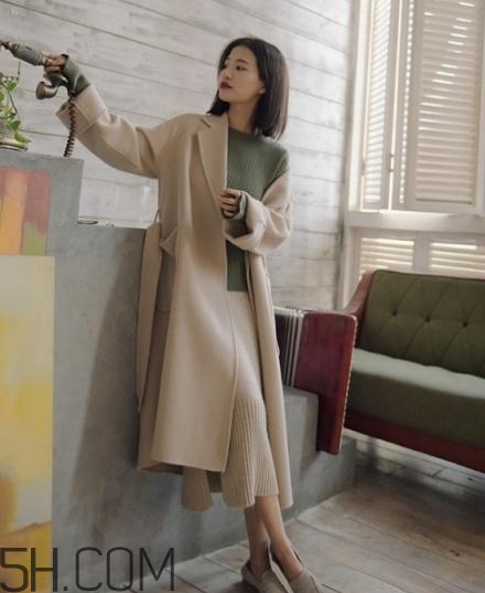 駝色大衣里面搭配什么？駝色大衣內(nèi)搭什么顏色好看？