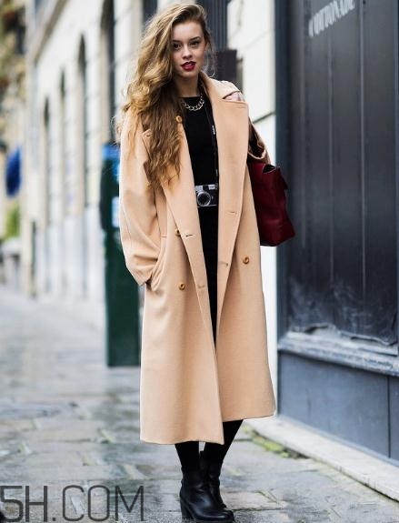 駝色大衣里面搭配什么？駝色大衣內(nèi)搭什么顏色好看？