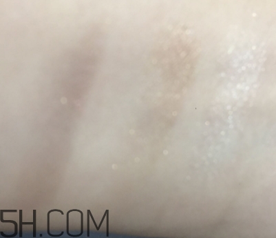 眼影可以帶上飛機(jī)嗎？眼影可以托運(yùn)嗎？