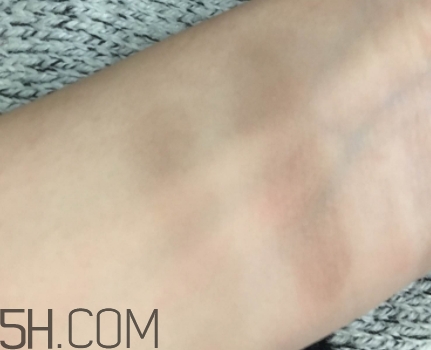 眼影可以用手指涂嗎？哪種眼影適合用手指涂