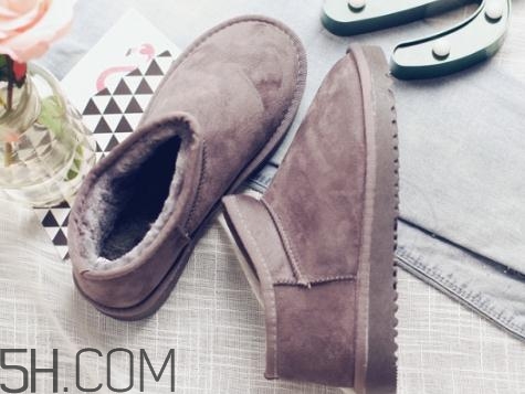 雪地靴對(duì)腳有什么危害？穿雪地靴的危害