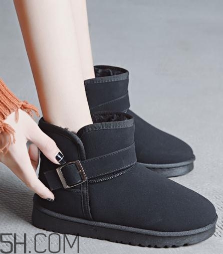 雪地靴買(mǎi)什么顏色好看？雪地靴什么顏色百搭？