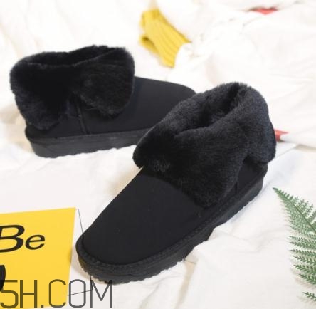 雪地靴買(mǎi)什么顏色好看？雪地靴什么顏色百搭？