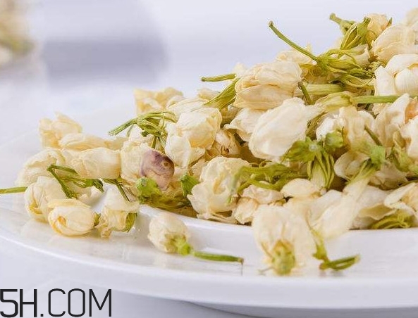 喝茉莉花茶有什么功效？茉莉花茶搭配什么沖泡好