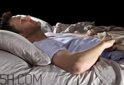 少精癥是怎么引起的？少精癥是不是不能自愈？