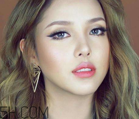 巧克力混血妝怎么畫(huà) 巧克力混血妝畫(huà)法步驟 巧克力混血妝怎么畫(huà) 巧克力混血妝畫(huà)法步驟