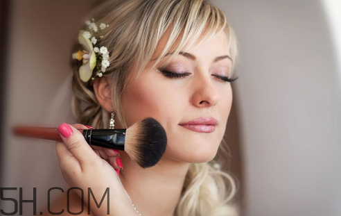 國(guó)產(chǎn)彩妝排行榜前十名 新手化妝詳細(xì)步驟和技巧圖解 國(guó)產(chǎn)彩妝排行榜前十名 新手化妝詳細(xì)步驟和技巧圖解