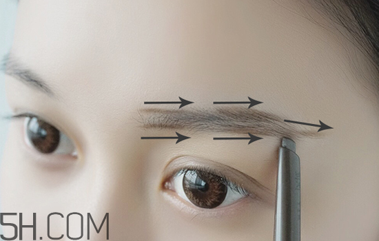 秋冬適合什么妝容？怎樣涂口紅好看？