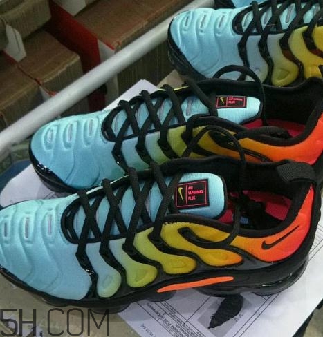 nike vapormax plus sunset彩虹配色發(fā)售時間_實物曝光 nike vapormax plus sunset彩虹配色發(fā)售時間_實物曝光