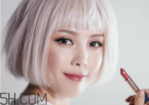 女生怎樣學(xué)會快速化妝？新手化妝需要的基本用品