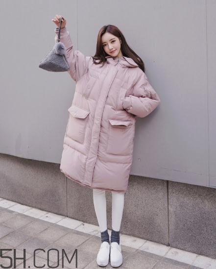 粉色羽絨服怎么搭配？粉色羽絨服搭配圖片