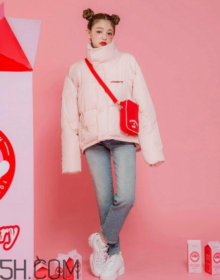 粉色羽絨服怎么搭配？粉色羽絨服搭配圖片