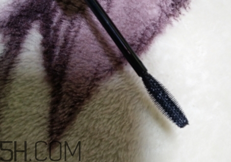 卡姿蘭睫毛膏和火烈鳥睫毛膏哪個好？對比