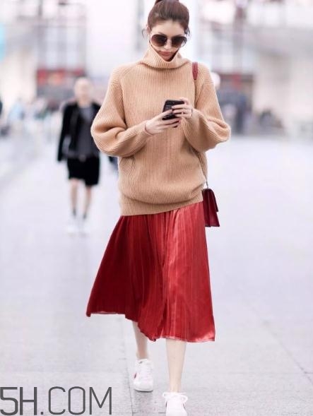 穿高領毛衣配什么發(fā)型？高領毛衣適合什么發(fā)型？