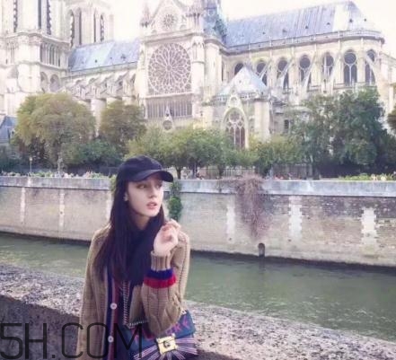 毛衣外套怎么搭配？毛衣外套里面配什么？