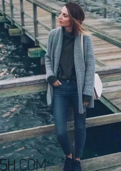 毛衣外套怎么搭配？毛衣外套里面配什么？