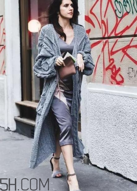 毛衣外套怎么搭配？毛衣外套里面配什么？