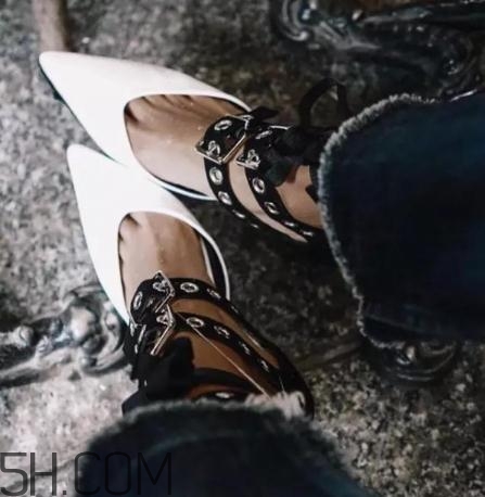 尖頭鞋買(mǎi)大了怎么辦？尖頭鞋不跟腳怎么辦？