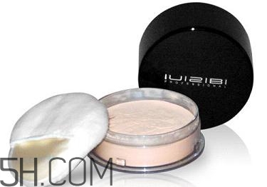 女生怎樣學(xué)會快速化妝？新手化妝需要的基本用品