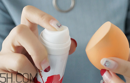 秋冬適合什么妝容？怎樣涂口紅好看？