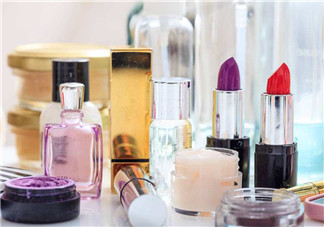 秋冬適合什么妝容？怎樣涂口紅好看？