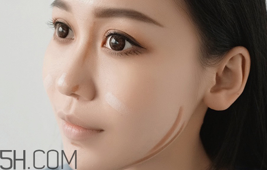 秋冬適合什么妝容？怎樣涂口紅好看？