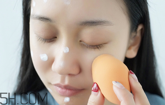 秋冬適合什么妝容？怎樣涂口紅好看？