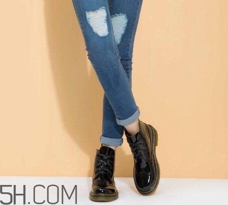 馬丁靴要買大一碼嗎？馬丁靴會越穿越大嗎？