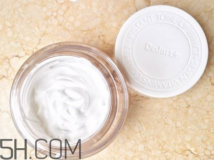 素顏霜的實質 素顏霜的正確使用步驟 素顏霜的實質 素顏霜的正確使用步驟