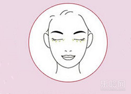 眼霜第幾步使用 眼霜的正確使用方法 眼霜第幾步使用 眼霜的正確使用方法