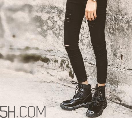 馬丁靴硬皮好還是軟皮好？馬丁靴皮子太硬怎么辦？