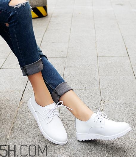 白色皮鞋染上顏色怎么辦？白色皮鞋染色怎么清洗？