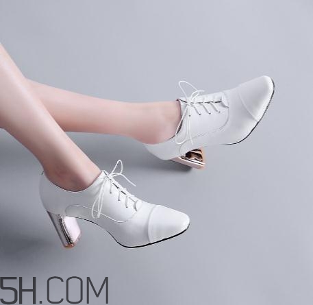 白色皮鞋染上顏色怎么辦？白色皮鞋染色怎么清洗？