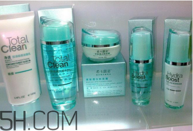 自然堂和歐萊雅哪個好？歐萊雅適合什么年齡的人用？