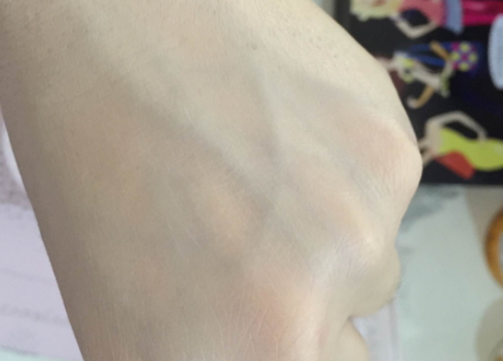 卡姿蘭氣墊cc和瑪麗黛佳哪個(gè)好？對(duì)比