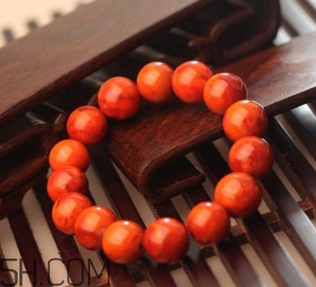 南紅瑪瑙可以泡水嗎？南紅瑪瑙能沾水嗎？