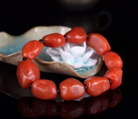 南紅瑪瑙會(huì)越戴越紅嗎？南紅瑪瑙會(huì)越戴越亮嗎？