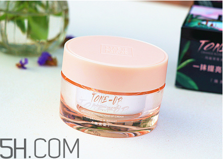 謎尚和瑪麗黛佳素顏霜哪個好？素顏霜對皮膚傷害大嗎？