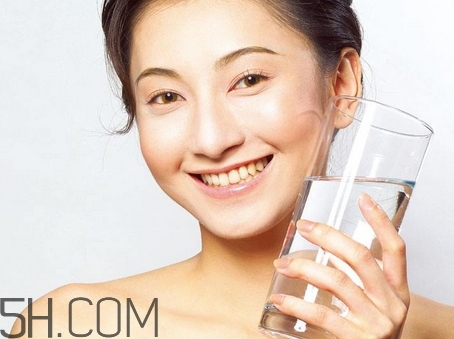 早上起來喝什么水最好_早上起來喝多少水最好 早上起來喝什么水最好_早上起來喝多少水最好