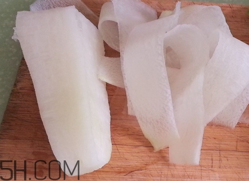 白蘿卜皮可以吃嗎_吃白蘿卜皮的好處 白蘿卜皮可以吃嗎_吃白蘿卜皮的好處