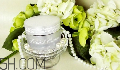 謎尚和瑪麗黛佳素顏霜哪個好？素顏霜對皮膚傷害大嗎？