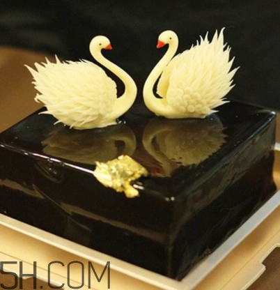 黑天鵝蛋糕為什么這么黑？黑天鵝蛋糕算不算被列入奢侈呢