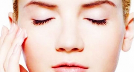 眼霜第幾步使用 眼霜的正確使用方法 眼霜第幾步使用 眼霜的正確使用方法