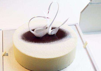 黑天鵝蛋糕是哪里的？黑天鵝蛋糕是好利來的嗎？