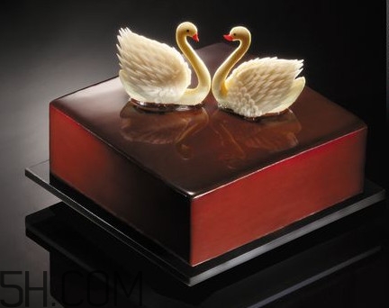 黑天鵝蛋糕大概多少錢？黑天鵝蛋糕為什么那么貴？