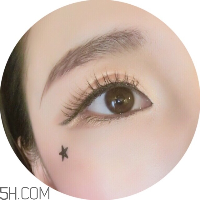 歐萊雅紛澤琉金唇膏g101試色 多少錢(qián)