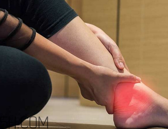 睡覺時(shí)小腿抽筋是什么原因？小腿抽筋是缺鈣嗎